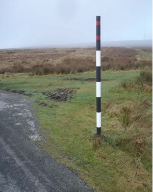 Snow Pole fixed on Rural High Road